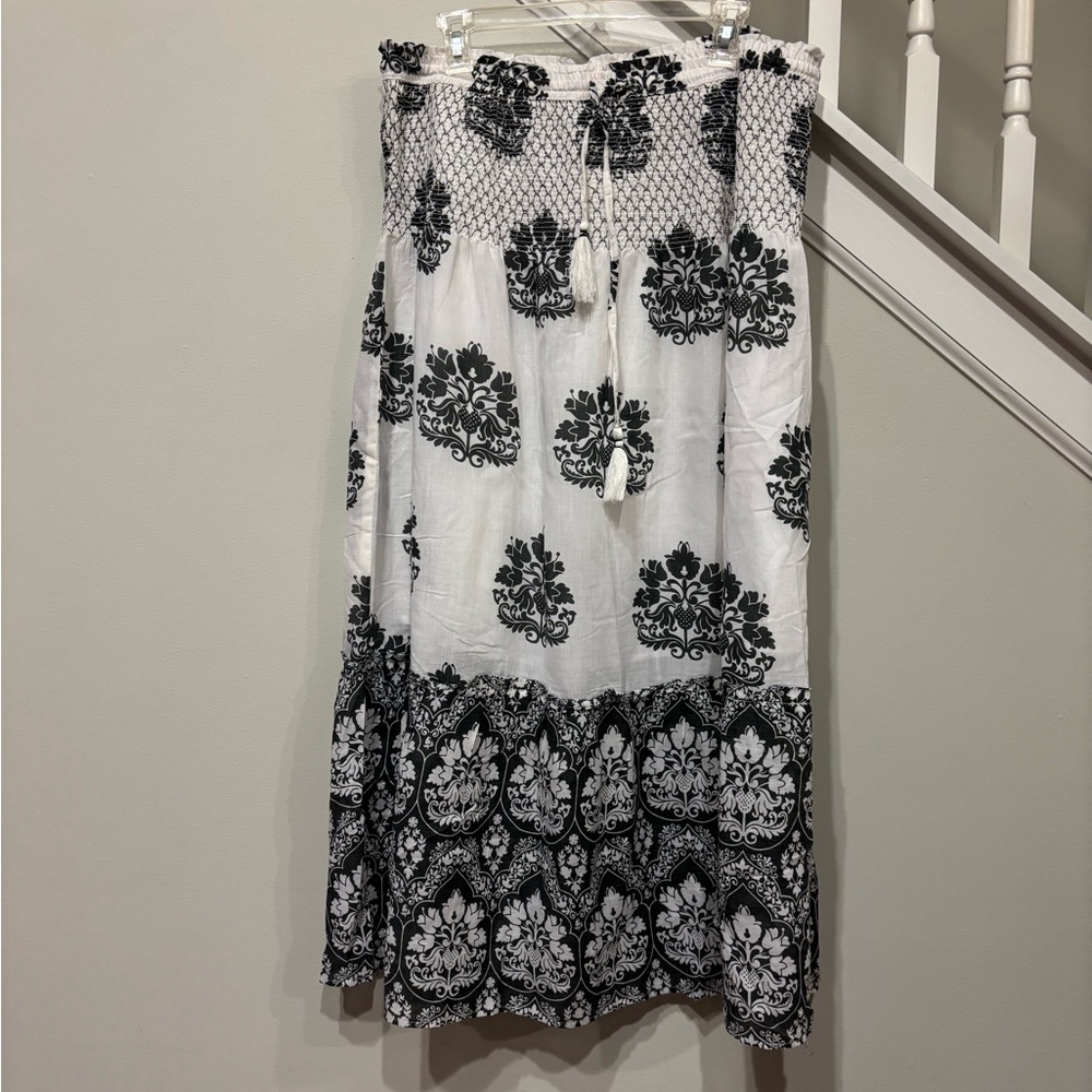 Elegant Black and White Floral Skirt